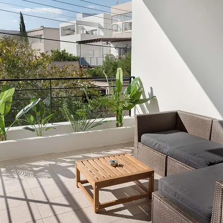 Apartment Phaedrus Living Evergreen Flat *