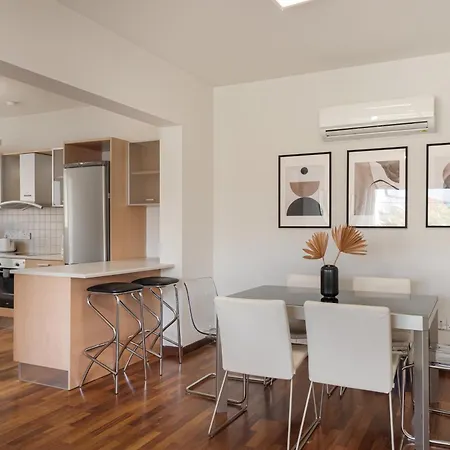 Phaedrus Living Evergreen Flat Apartman *